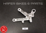 Honda VTR 1000 SP1 Platte für Fussrastenanlage links rearset left F838