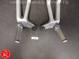 Honda VTR 1000 SC45 SP1 Soziusrasten Anlage Paar Fussrasten Rearset V198