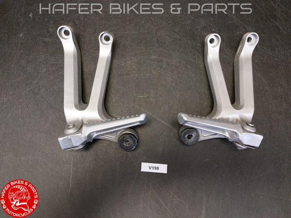 Honda VTR 1000 SC45 SP1 Soziusrasten Anlage Paar Fussrasten Rearset V198