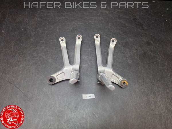 Honda VTR 1000 SC45 SP1 Soziusrasten Anlage Paar Fussrasten Rearset V292